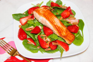 Seared-Salmon-Strawberry-Spinach-Salad