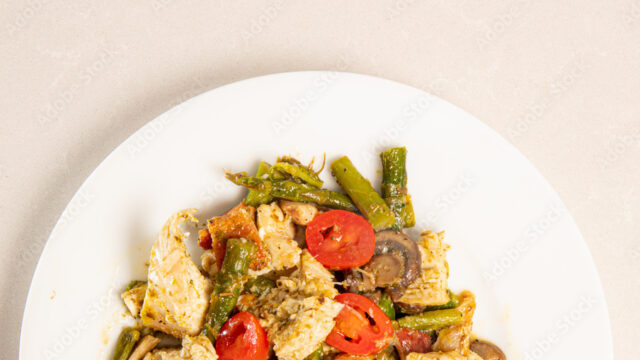 Meal-Prep Pesto Chicken & Veggies